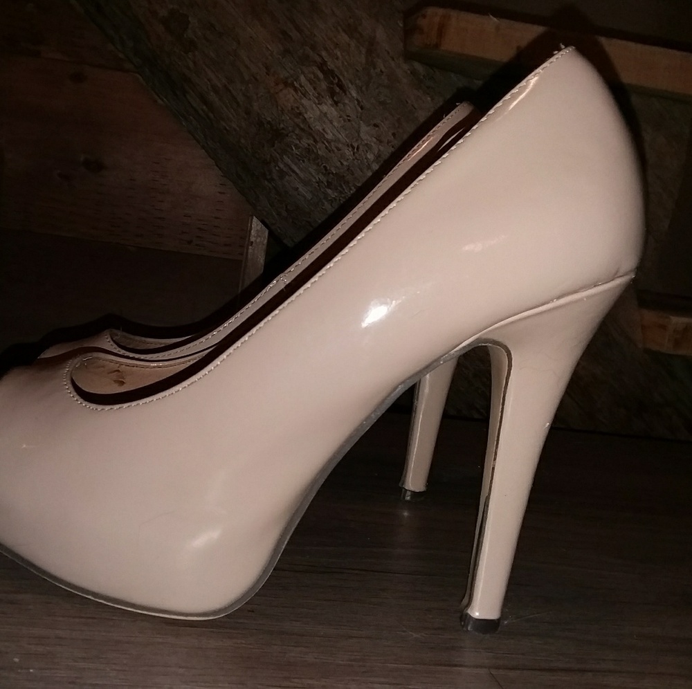 Heels - Picture 2 of 4